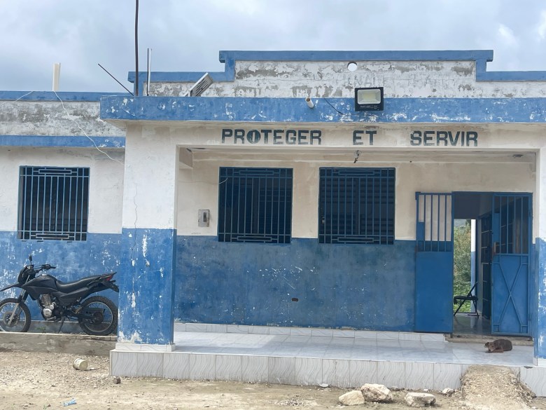 The Baie-de-Henne sub-police station, where only one officer is on duty to serve nearly 30,000, on Sunday, November 2, 2025. The Haitian National Police motto, inscribed on the building, means “Protect and Serve.” Photo by Fritznel D. Octave/The Haitian Times