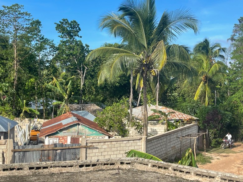 Partial view of a neighborhood in Crève, Plaine d’Orange, the town center of the 3rd communal section of Bombardopolis, on Saturday, November 1, 2025. Photo by Fritznel D. Octave/The Haitian Times

